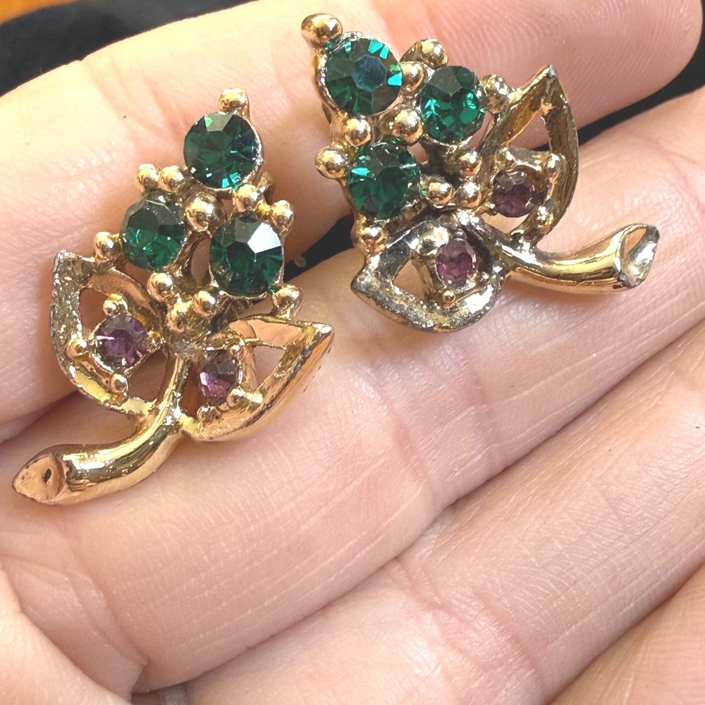Vintage Gold Tone Emerald Green Amethyst Purple Rhinestone Screw Back Earrings